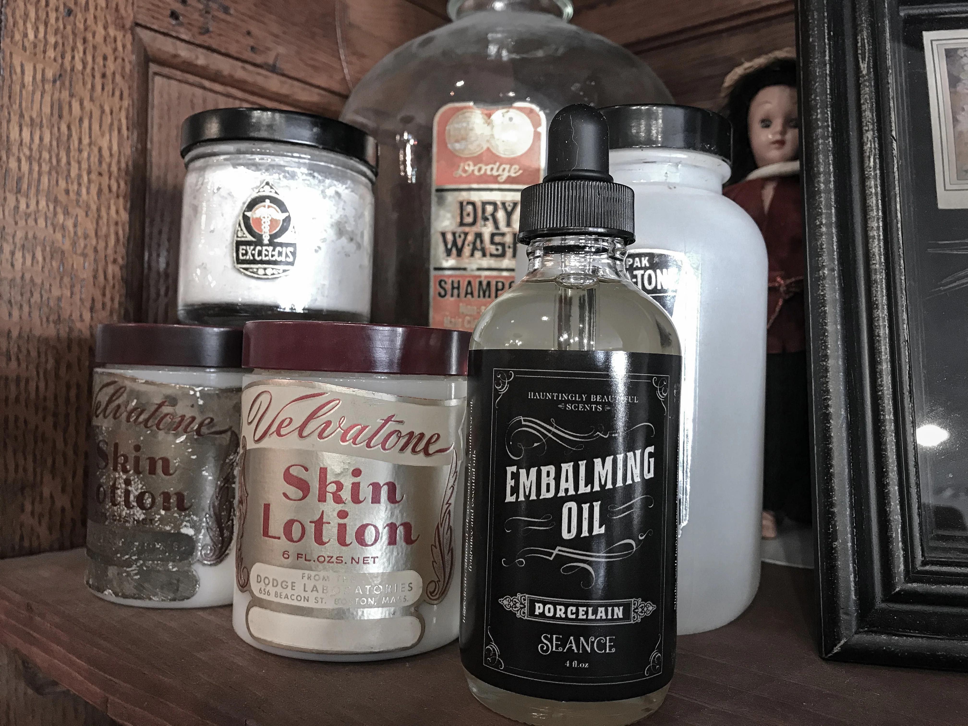 Porcelain embalming oil - Image 9