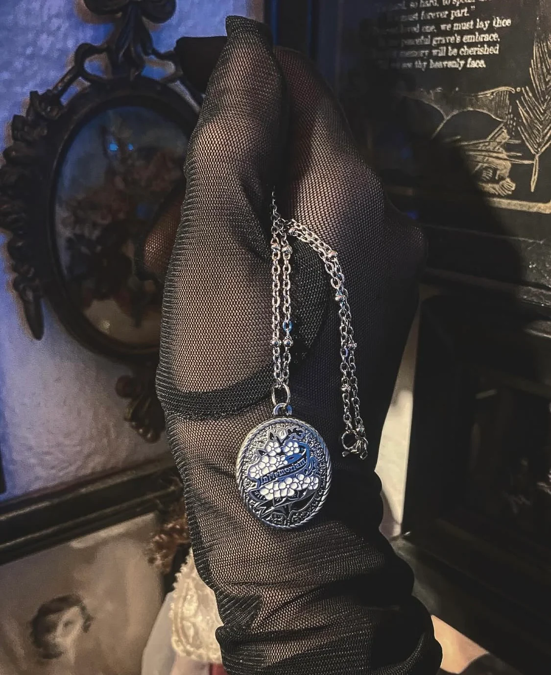 In Memoriam necklace - Image 4